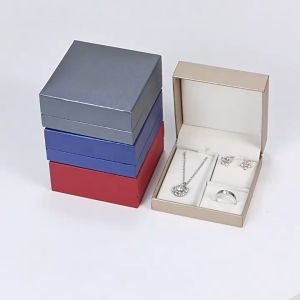 Kotak Perhiasan Emas: Sebuah Hadiah Berkelas