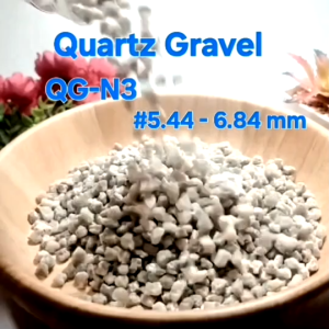 Quartz Gravel ควอตซ์ จะมีเม็ดเป็นกรวด สะอาด แห้ง พร้อมใช้ มีความแข็ง ทนความร้อนได้สูง จัดสวน ปูทางเดิน เตาหลอม ระบบกรองน้ำโรงงาน บรรจุ 25 กิโลกรัม/กระสอบ