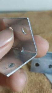 Ke góc vuông (Sắt) - 2.5x2.5x3 cm - Dày 1mm - Lỗ Ø 5mm