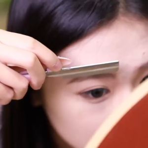 Good luck befalls! Eyebrow knife holder Special corrugated knife holder Eyebrow trimmer with gear protection Beauty tools Stainless steel corrugated knife Special eyebrow makeup for photo studio