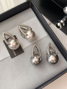 CAFFTI | Iridescent Pearl Gray Elegant Chic Earrings