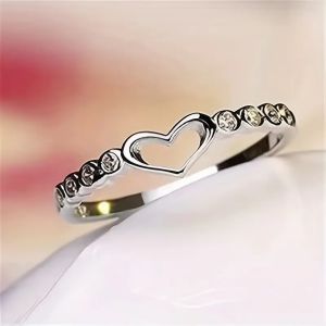 Huitan Lạ Mắt Trái Tim Rỗng Pha Lê Đính Đá Cubic Zirconia Nhẫn Cho Nữ Đơn Giản Thời Trang Cưới Cô Dâu Ban Nhạc Hợp Thời Trang Trang Sức Thời Trang