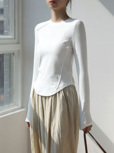 เสื้อยืดคอกลมแขนยาวทรงสลิมฟิตสำหรับผู้หญิง สไตล์ฤดูใบไม้ร่วง 2025 เสื้อชั้นในแบบพิเศษลายกระดูกปลา ทรงเข้ารูป เสื้อชั้นในแฟชั่น