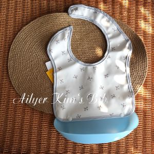 Gold Arielle Dēapron Detachable PU Leather Pinny Baby Food Supplement Three-Dimensional Waterproof (0-3 Years Old)