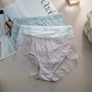 กางเกงในแบบบางเฉียบผ้าไอซ์ซิลค์เย็นสบายกางเกงในทรงสามเหลี่ยมสำหรับสาวๆเอวต่ำเอวต่ำสวยหวานเซ็กซี่ผ้าลูกไม้ระบายอากาศได้ดีใส่ช่วงฤดูร้อนสำหรับผู้หญิง