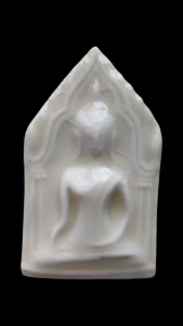 พระขุนแผน รุ่น ๖ รอบ หลวงพ่อลำใย สัญญโม วัดสะแก เนื้อเซรามิค เคลือบสีขาว ปี พ.ศ. 2545