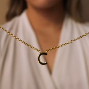 Initial Letter - Kalung Huruf TItanium Wanita Aksesoris Kustom 316L Stainless Steel Lapis Emas 18K