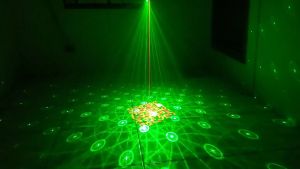 [Có REMOTE] Đèn Laser 2 Tia Laze Cảm Biến Theo Nhạc - Đèn Chiếu Laser Mini Thích Hợp Chơi Karaoke Bay Phòng DJ...