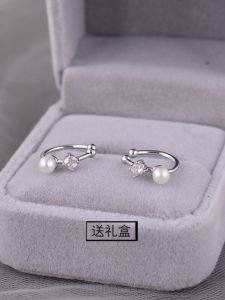 ที่ข้อมือหูเงินแท้ 925 สําหรับผู้หญิงโดยไม่ต้องเจาะการออกแบบมุกระดับไฮเอนด์สไตล์เรียบง่ายอุปกรณ์เสริมเครือข่ายที่หรูหรา