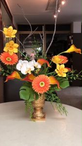 ไม่ผ่าตัด แจกเพื่อเปลี่ยนแปลงดอกไม้ประดิษฐ์ โทนสีส้ม กระถางดอกไม้ปลอมตกแต่งบ้าน