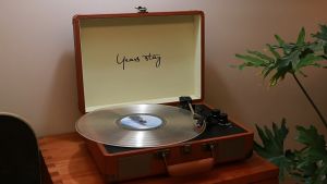 【In stock】Fornuts Gramophone Classic Vinyl Record Player Portable Suitcase with Speaker and Bluetooth Retro Turntable Music Player Vintage LP Phonograph Built-in Speaker Vinyl Player