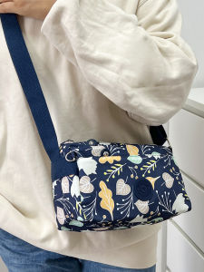 Oxford Canvas Crossbody Bag Lightweight Single Shoulder Bag for Women Fashionable Printed Soft Handle Zipper Closure Handbag