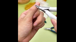 กรรไกรตัดเล็บสำหรับมืออาชีพ เหมาะสำหรับร้านเสริมสวย ผลิตจากเหล็กกล้าคุณภาพสูง