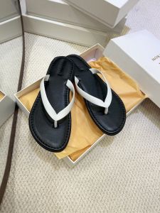 Light luxury flip-flops can be worn outside can be home slippers Fashion everything soft slippers daily commuter womens shoes