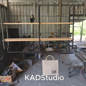 💥ไม้แท้💥 ชั้นวางของติดเพดาน แบบ B ชั้นไม้ 2 ชั้น เหล็กสีดำ ไม้สีใส เคลือบ PU พร้อมราวแขวน