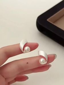 DAISY DREAM | 999 Silver Arc Pearls Earrings