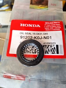 SEAL OIL SEAL SIL KRUK AS GENIO BEAT DELUXE SCOOPY 2021 (195X315X5) KOJ ORIGINAL AHM 1 PCS