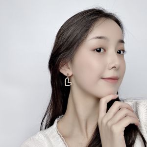 Elegant Simple Heart Shaped Ear Cuff for Women Fashionable Holeless Dainty Earring Korean Style Alloy Jewelry Accessory
