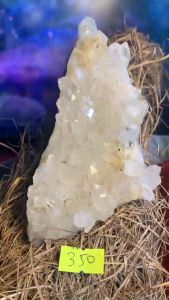 Đá Thạch Anh bông hoa trắng phale tự nhiên tán sắc lắp lánh tài lộc mã 350