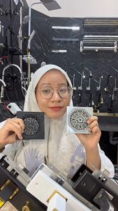 Flusso Floor Drain Afur Lantai Saringan Got Kamar Mandi Stainless 4 inch Hitam Anti Bau Motif 2509