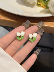 Tulip Flower Ear Cuff Womens Spring 2024 New Small Design Sense Tea System Versatile Ear Jewelry Fresh out of Stock Alloy