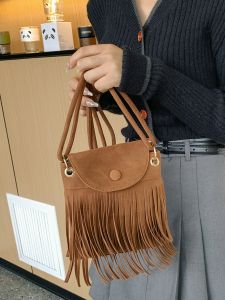 2023 Meria Frostedกระเป๋าพู่รายละเอียดสไตล์อเมริกันกระเป๋าถือแฟชั่นกระเป๋าสะพายRetroพร้อมหัวเข็มขัดดูดปิด