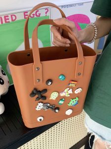 กระเป๋าถือผ้าไนลอนแบบลำลองสำหรับผู้หญิง กระเป๋าถือแบบมีซิป วัสดุ PU ความจุขนาดกลาง ฤดูร้อน 2024 กระเป๋าสะพายไหล่แบบลำลองสำหรับวัยกลางคนและผู้สูงอายุ