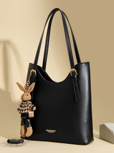 Fashionable Summer 2025 Commuter Shoulder Bag Soft Leather Large Capacity Tote Bag Underarm Bucket Bag Daily Match Dream Ballet