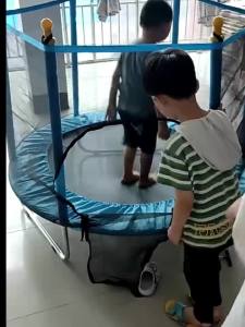 แทมโพรีนกระโดด แทรมโพลีน แทรมโพลีนสำหรับเด็กกระโดดเล่น Trampoline หรือออกกำลังกาย (ขนาด 122 x 140 ซม.)