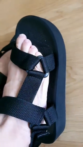 Sandal Wanita Outdoor Casual Traveling Sol Tebal Wedges