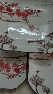 DĨA VUÔNG GỐM SỨ HỌA TIẾT LỘC ĐÀO VIÊN MÃN - 20CM ( CỠ 9)