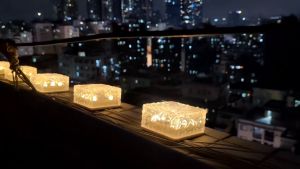 Lampu Taman Tenaga Surya LED kaca Lampu Taman solar kelas Tahan air IP65 Lampu berbentuk bata es kristal terang untuk lampu lanskap saluran halaman dek rumput teras trotoar (warna kuning)