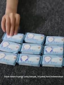 Disposable Baby Cleaning Wet Wipes Portable Mini Hand Mouth Wet Wipes Small Pack Childrens Cleaning Wipes BTP