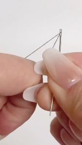 12Pcs/Set Side-Open Simple Elderly Blind Needle Self-Threading Sewing Needles with Wooden Needle Case Stainless Steel Multi-size Household Apparel Sewing Needles for DIY Sewing and Mending Embroidery