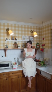 Tạp Dề  Vintage Bèo Vai - Vải Linen Tự Nhiên – Tạp Dề Thời Trang Cao Cấp - Dành Cho Mẹ Và Bé Màu Be/Hồng/Xanh - Set THƠ