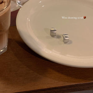 Sweet Cool Small Silver Beans Stud Earrings 925 Silver Earrings Niche Design Classy Earrings for Women without Piercing Mosquito Coil Ear Clip