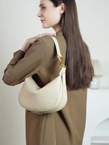 Beg Niche Beg Ketiak Wanita 2024 Beg Messenger Wanita Beg Dumplings Musim Panas Baru Beg Wanita Kulit Mewah Sebelah Bahu