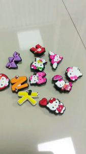 ใหม่ ตัวติดรองเท้ ตัวติดรองเท้ามีรู Hello kitty รูปการ์ตูนแมว ดอกไม้ แต่งหัวเข็มขัด อุปกรณ์เสริม สําหรับตกแต่งรองเท้า