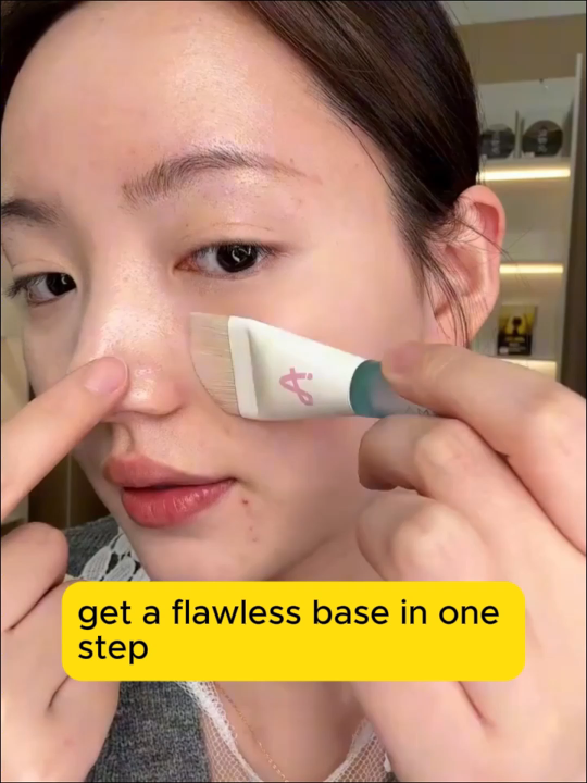 AMORTALS Fishtail Lightly-Curved Foundation Brush ...