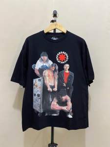 COD kaos oversize music “RHCP/HITAM-MERAH” digunakan pria dan wanita. Bahan cotton combed 24s premium sehingga cocok buat harian. Sablon plastisol dengan design yang kasual bisa digunakan kemana saja. Full tag label dan tagwash