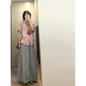 เสื้อเชิ้ตแขนสั้นลายสก็อตสีสันสดใสสไตล์อเมริกันย้อนยุคสำหรับผู้หญิงในช่วงฤดูร้อน ทรงหลวม คอกลม สวมใส่สบาย ระบายอากาศได้ดี