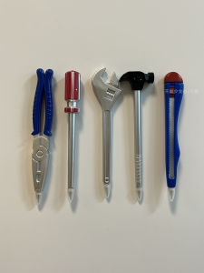 ปากกาลูกลื่นสีดำ 05 มม ปากกาประแจจำลองตลกเครื่องเขียนที่ไม่ซ้ำกันสินค้าวัฒนธรรมชาร์ปเงียบคลิกปากกาอุปกรณ์สำนักงานโรงเรียน