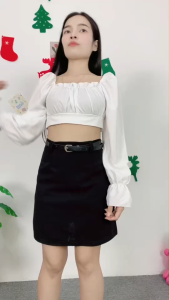 ชุดเซ็ตผู้หญิงแฟชั่น เสื้อแขนยาว + กระโปรงสั้นคูลๆ