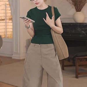 Shalldoer | ชุดสองชิ้นลำลองสำหรับผู้หญิงในช่วงฤดูร้อน คอกลมแขนสั้น สีพื้น กระโปรงสั้น ชุดทำงานสไตล์เกาหลี แฟชั่นฤดูร้อน