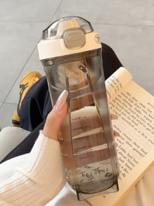 แก้วชง แก้วเชรค ใช้สำหรับผสมเครื่องดื่ม มีให้เลือก2ขนาด 500ML.และ650ML. มีบอลในแก้วเพื่อช่วยให้้้เครื่องดื่มผสมกันได้ง่าย