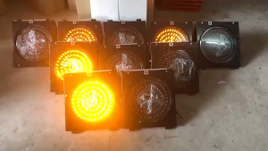 300mm Solar Powered LED Flashing Yellow Traffic Warning Light for Road Safety