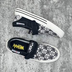 SEPATU MAHONK - Slip On Flat Shoes Motif Vlcro Triba Black Free Kaos Kaki dan Totebag