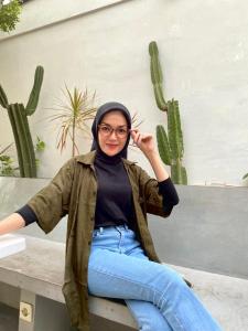 Kemeja vintage polos terbaru 2023 kemeja vneck bahan rayon premium