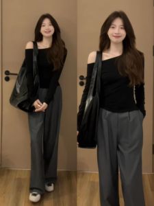 เสื้อยืดแขนยาวสีดำสไตล์เกาหลีสำหรับผู้หญิงในฤดูใบไม้ร่วงและฤดูหนาว ชุดชั้นในสีพื้น เสื้อคอวีทรงเข้ารูป