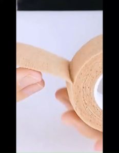 First Chioce  ผ้าล็อค ผ้าพันแผล เทปพันแผลแบบยืดหยุ่น เทปพันออกกำลังกาย ขนาด 4.5m Non-Woven Bandage